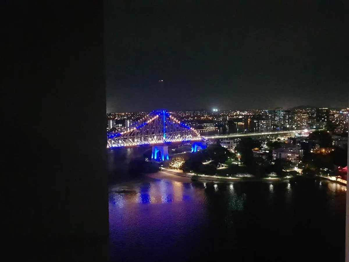 Amazing River View - 3 Bedroom Apartment - Brisbane Cbd - Netflix - Fast Wifi - Carpark